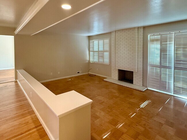 Foto del edificio - Beautiful 4 Bedroom 2 Bath Home in Desirable Sunnyvale Neighborhood