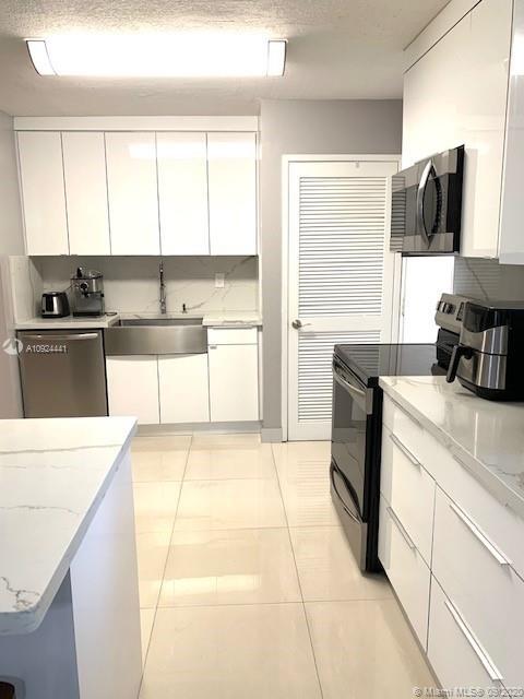 Building Photo - 9110 Fontainebleau Blvd