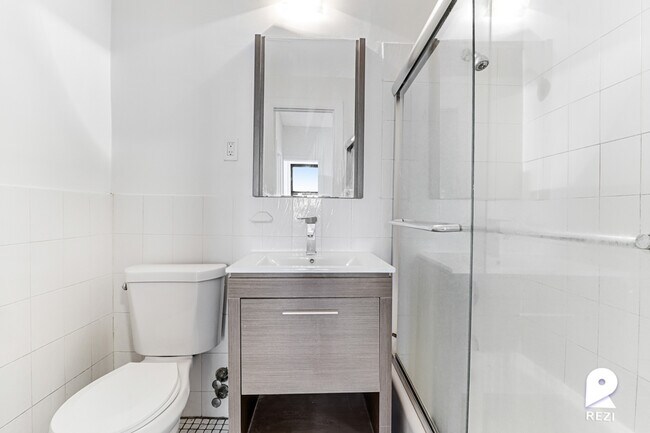 Foto del edificio - 309 W 29th St