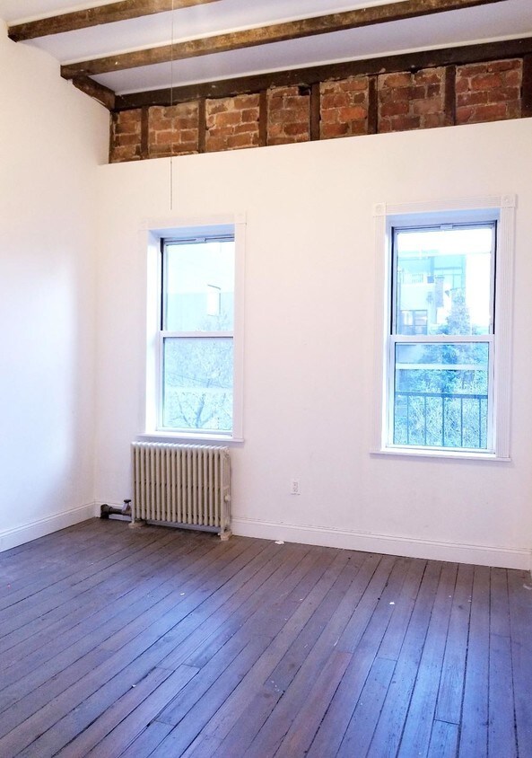 Primary Photo - 212 Freeman St