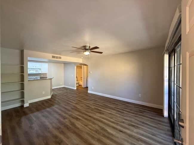 Building Photo - 5118 S Jones Blvd