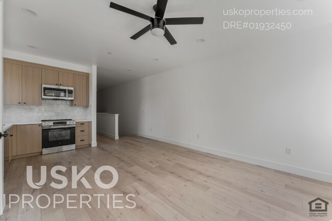 Foto del edificio - "Chic Urban Living: Spacious 2-Bed, 2-Bath...