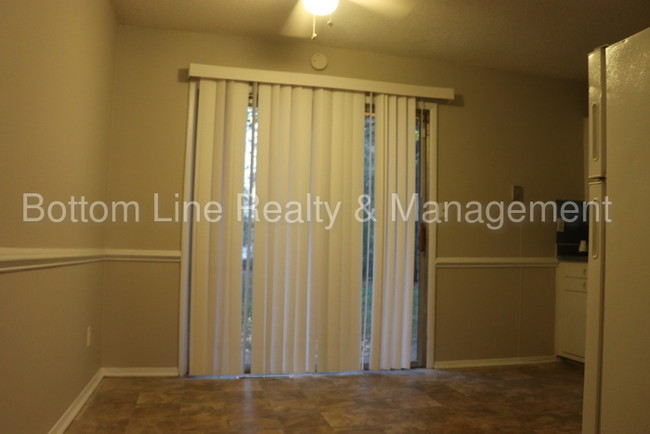 Building Photo - Cozy Two Bedroom Now Available!
