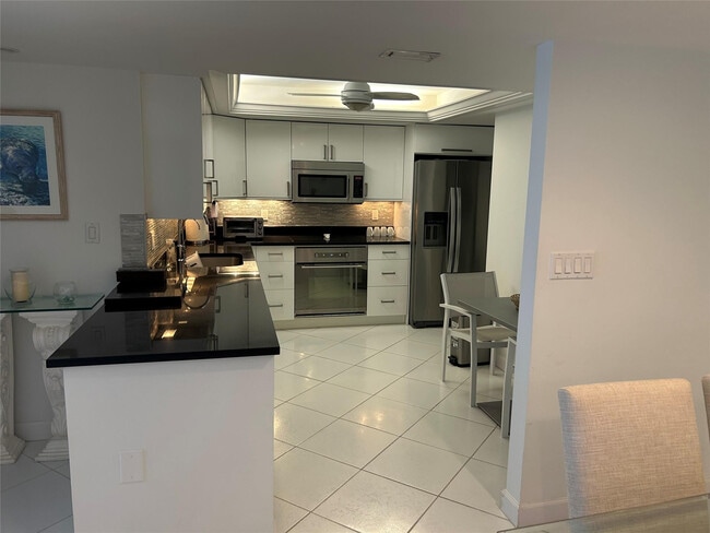 Foto del edificio - 5100 N Ocean Blvd