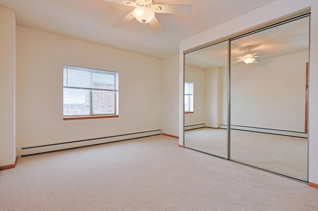 Building Photo - Kenwood Gables