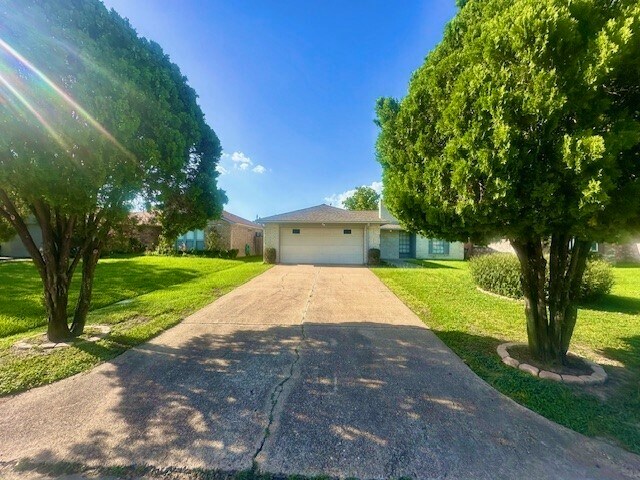 Foto del edificio - 7830 Lumber Jack Dr