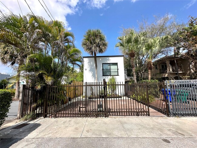 Foto del edificio - 3147 Jackson Ave