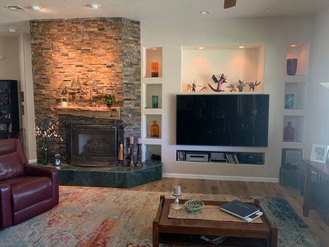 Building Photo - LA VALENCIA/ Fully Furnished!