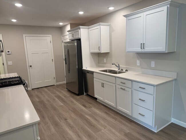 Foto del edificio - New Construction!  3 bedroom + loft area