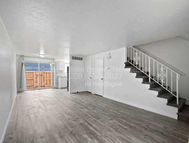 Foto del edificio - 4813 W Targee St