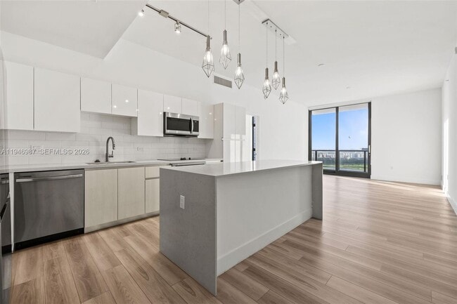 Foto del edificio - 101 Diplomat Pkwy