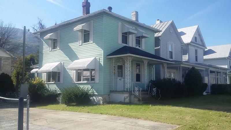 Primary Photo - 317 W Ridgeway St