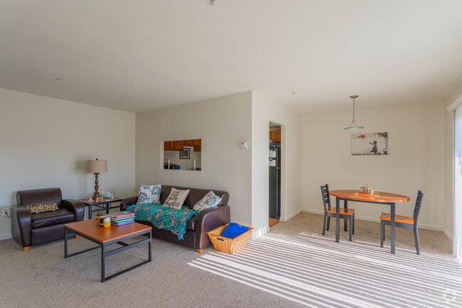 2 BR, 1 BA - 960 SF Plus - Arbor College Park Apartments