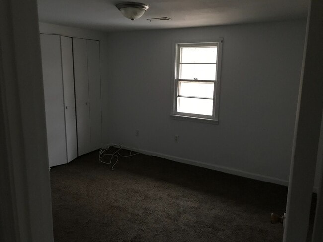 Building Photo - 5904 N Kent Dr