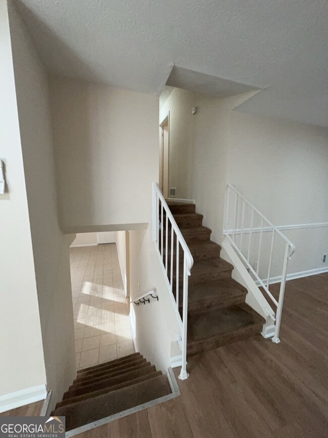 Building Photo - 463 Rock Meadow Dr