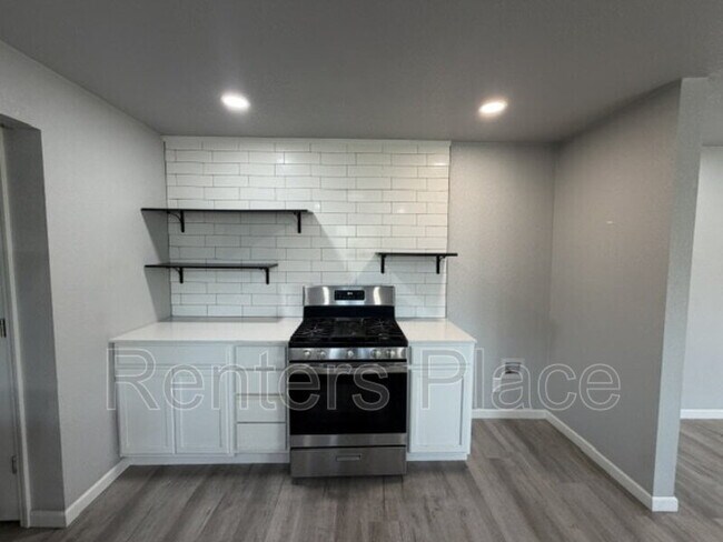 Foto del edificio - 201 S Jamestown Ave
