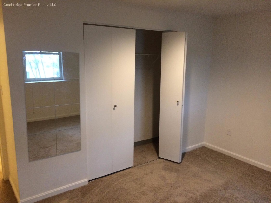 Foto principal - 218 Thorndike St