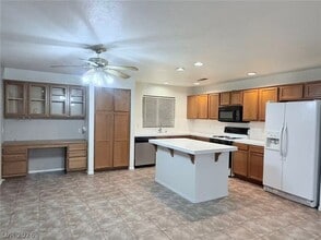 Building Photo - 1304 Paraiso St