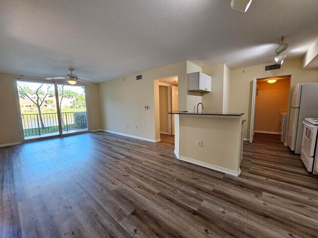 Building Photo - 604 Villa Cir