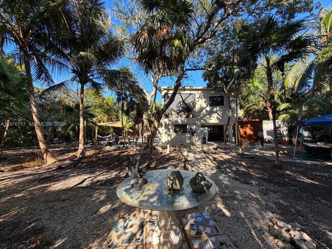 Building Photo - 1615 Harbor Dr