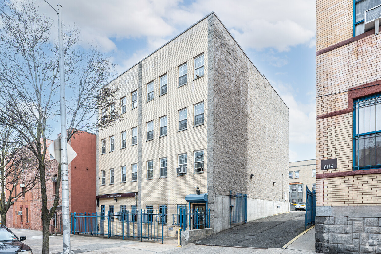 Primary Photo - 575 Grand Ave