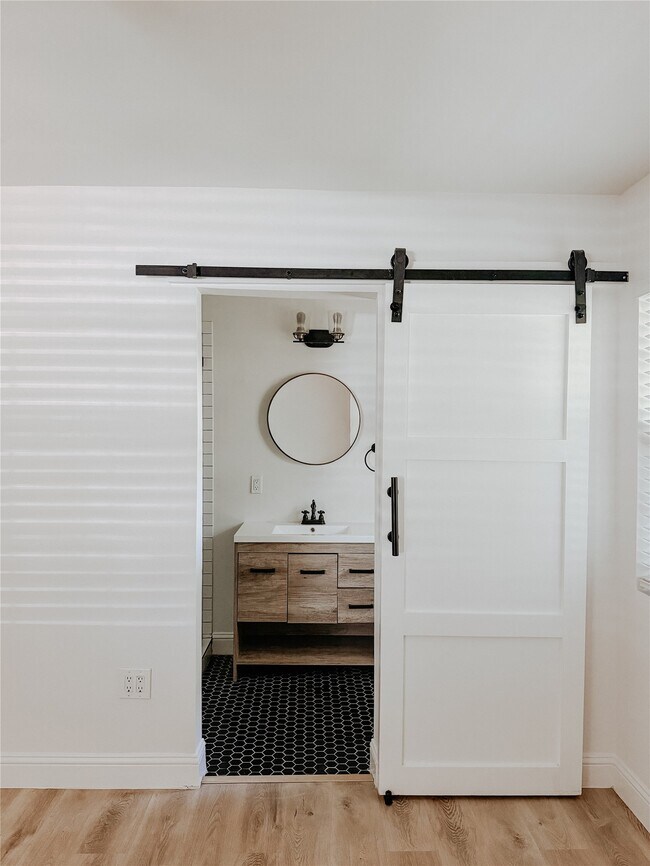 Foto del edificio - 8510 Western Dr