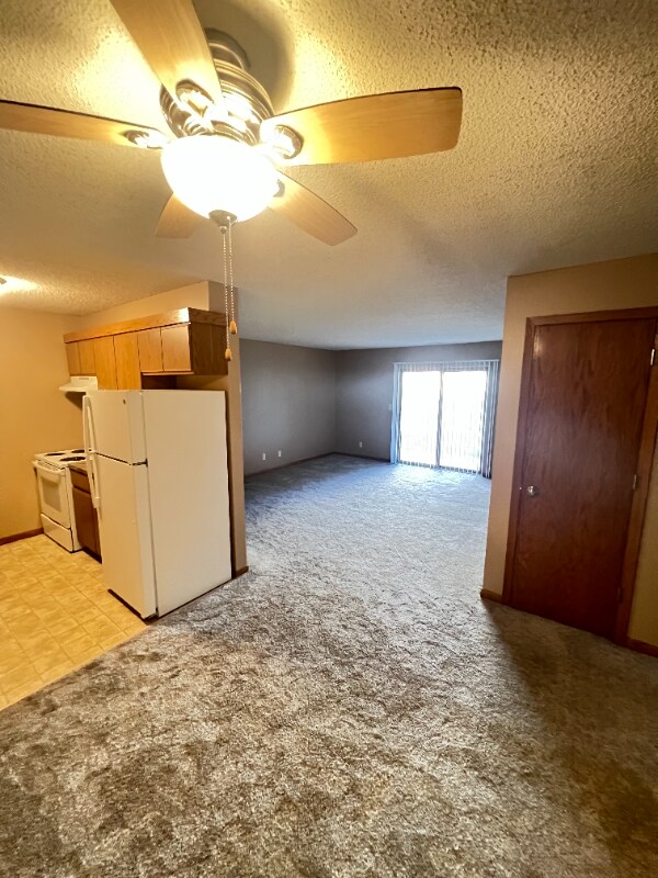Foto del edificio - 5010 Emerald Dr