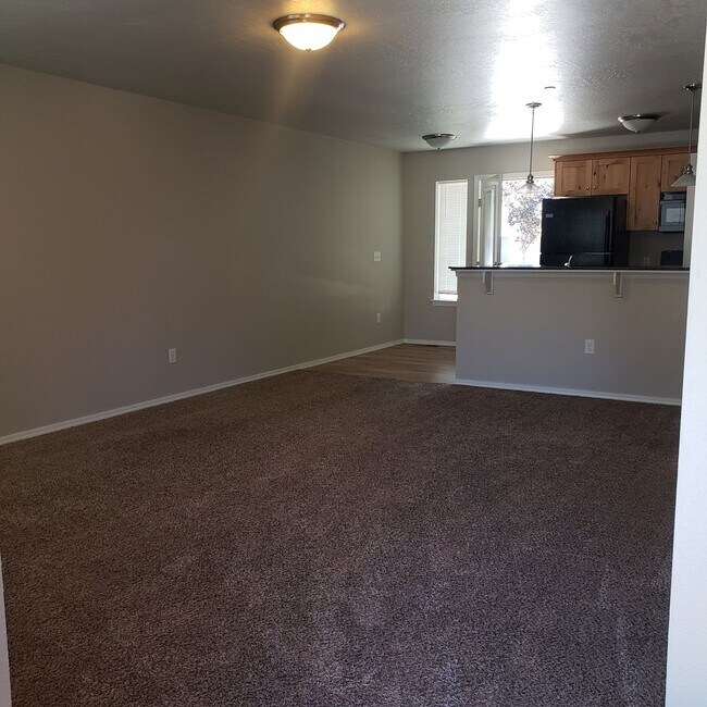 Building Photo - AB1488