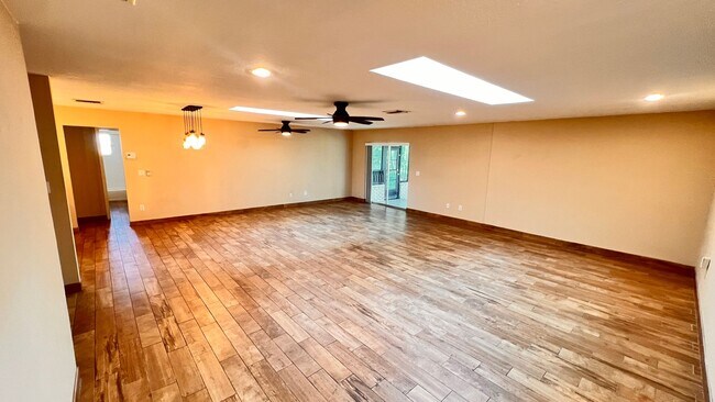 Foto del edificio - AMAZING 3 Bedroom 2 Bathroom Home in Orlan...