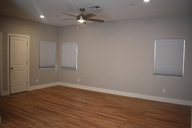 Foto del edificio - Newer home in beautiful Winters!