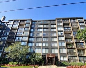 Building Photo - 9060 Palisade Ave