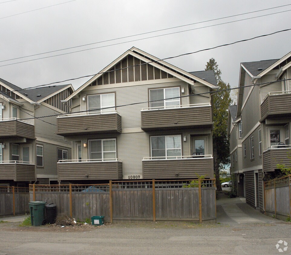 Foto del edificio - 10305 Midvale Ave