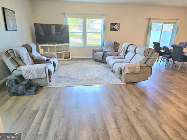 Foto del edificio - 131 Ashwood Cir