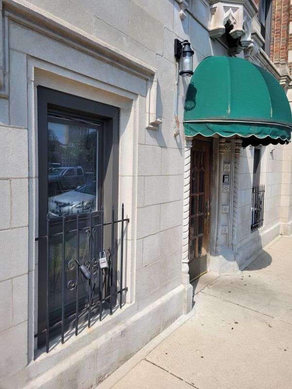 Foto del edificio - 948 W Cuyler Ave