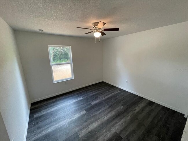 Building Photo - 11 Larch Dr