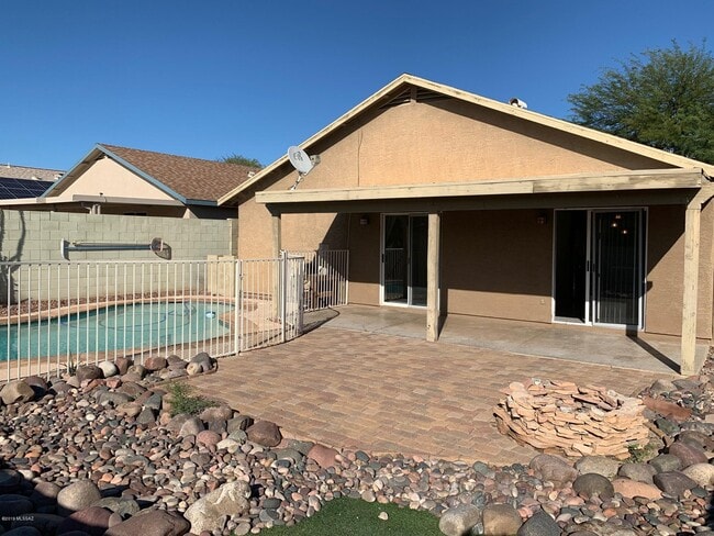 Building Photo - 8824 S Desert Rainbow Dr