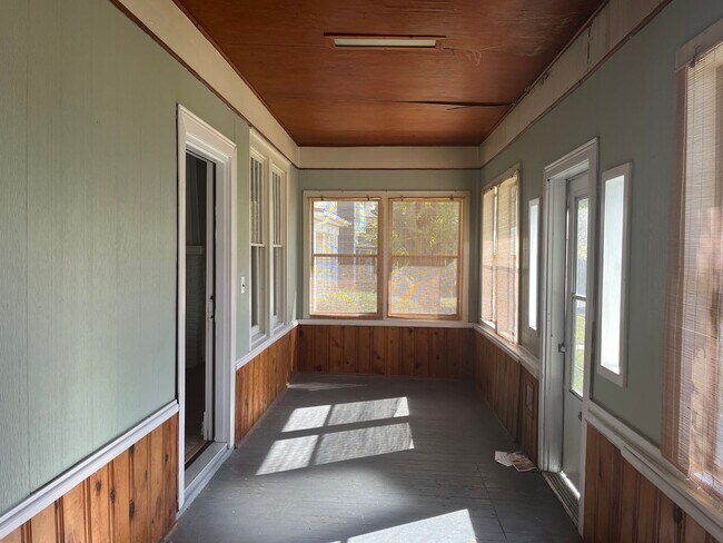 Building Photo - Two bedroom in Alton