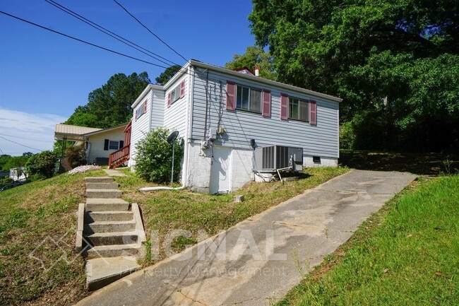Building Photo - 225 Pine St