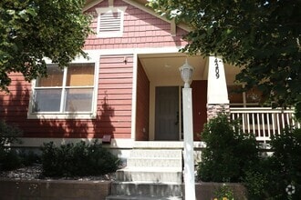 Building Photo - 4209 Independence Dr