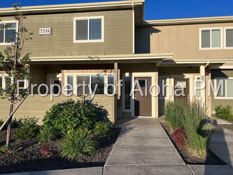 Primary Photo - 3514 E Grand Forest Dr