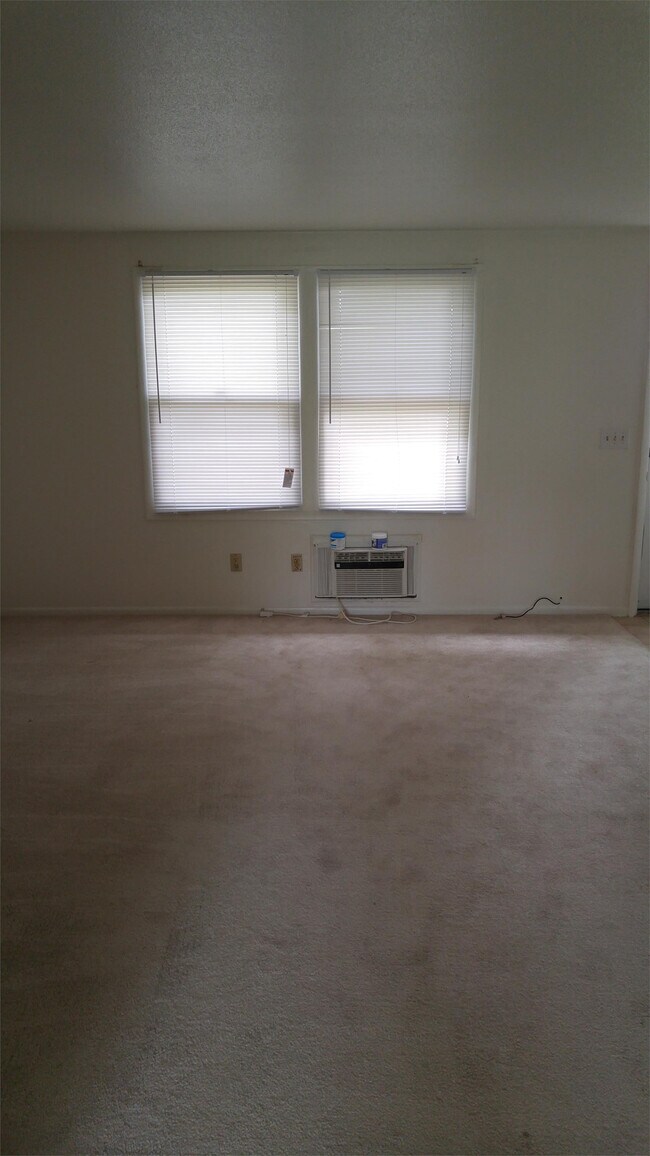 Foto del edificio - 7190 N Roanoke Rd