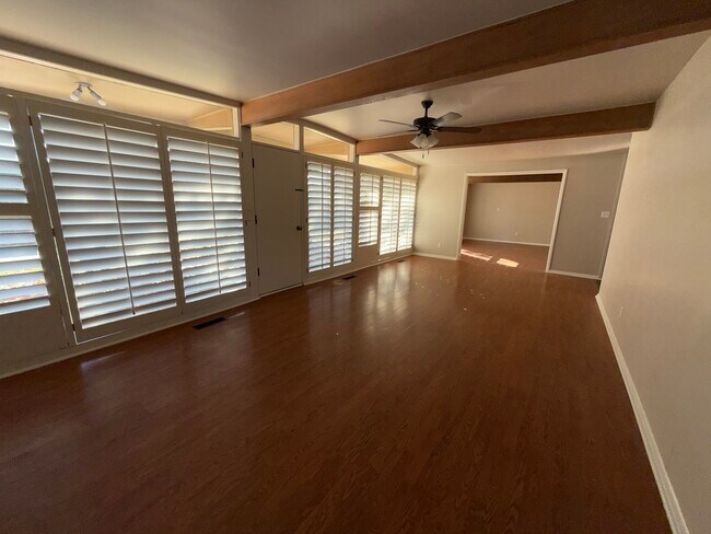 Foto del edificio - 5332 E 26th Pl