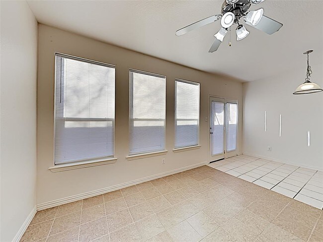 Foto del edificio - 512 Kingscote Ct