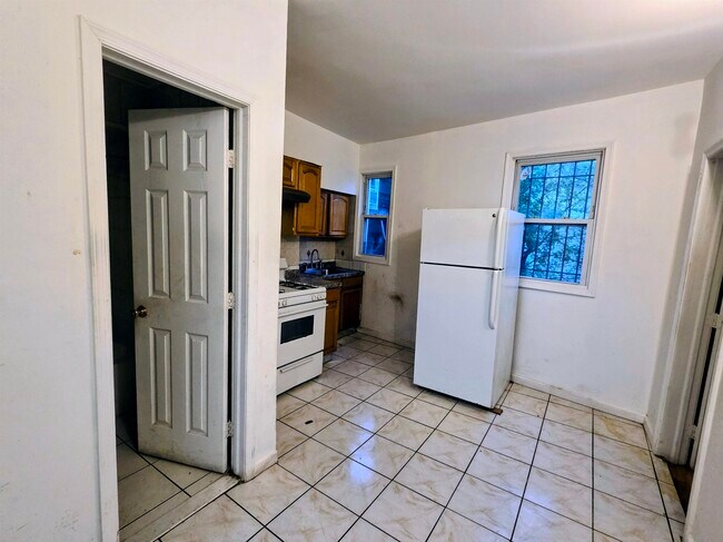 Foto del edificio - 162 Tonnelle Ave