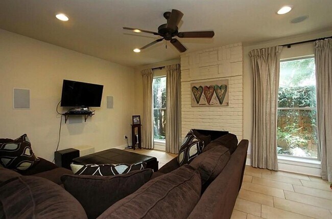 Foto del edificio - 128 Phanturn Ln