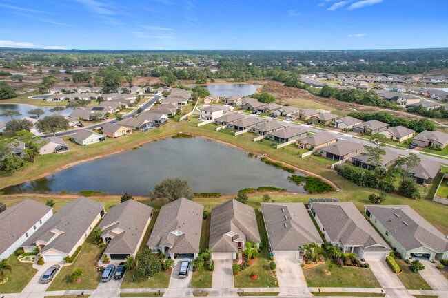 Building Photo - 2250 Chinaberry Cir SE