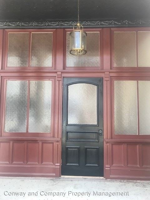 Primary Photo - 109 E Gordon St