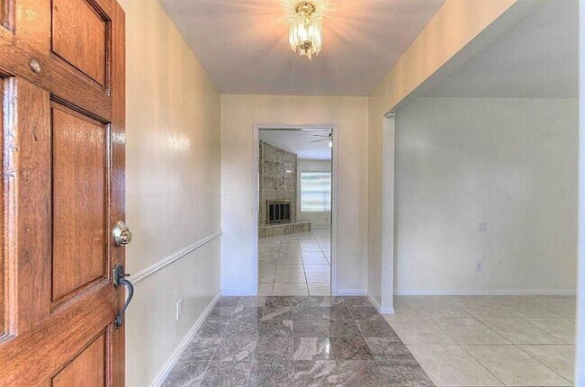 Foto del edificio - 8831 Sandstone Rd