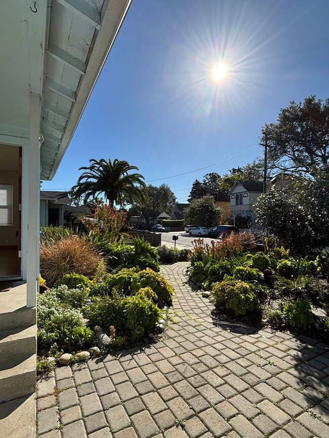 Building Photo - COMING SOON-Charming 3-Bed, 2.5-Bath Seabr...