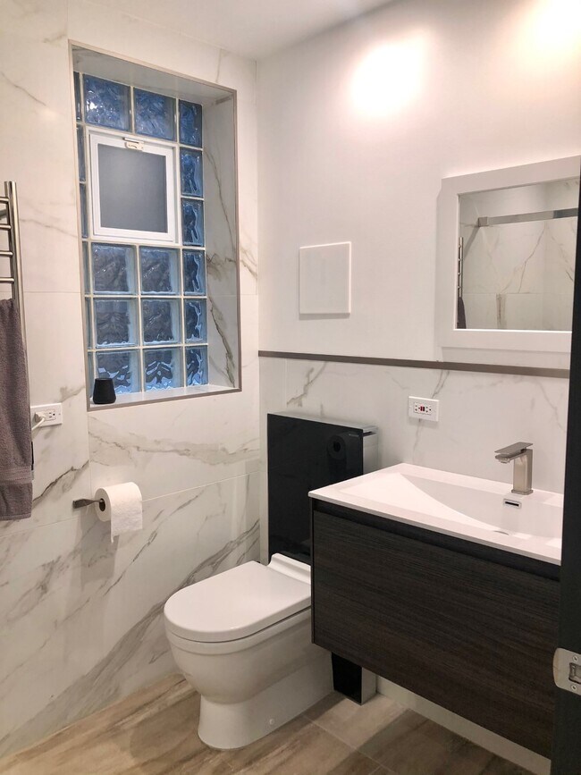 Foto del edificio - 1638 W Huron St